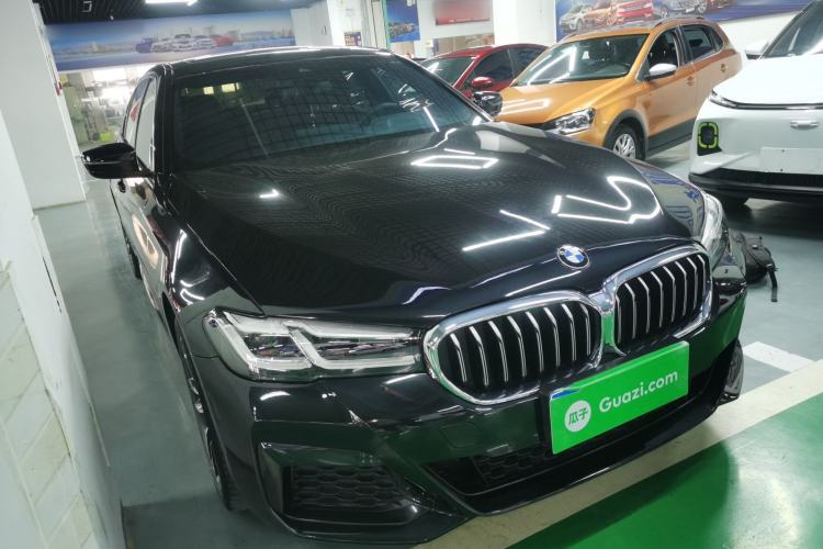 Used BMW 5 Series 2021 525Li M Sport Package Front Right 45 Deg