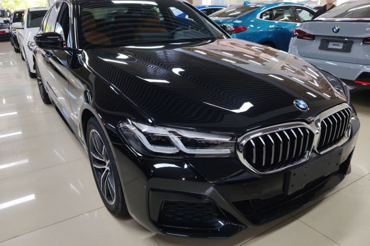 Used BMW 5 Series 2021 525i M Sport Package Front Right 45 Deg