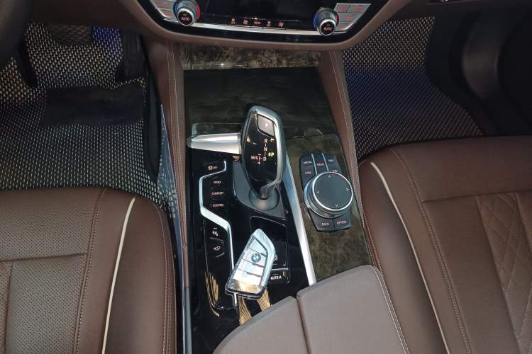 Used BMW 5 Series 2021 525Li Luxury Package Gear Lever