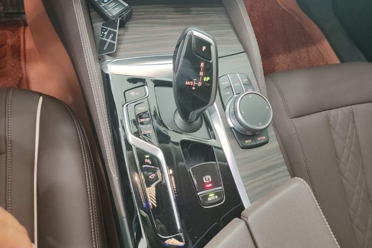 Used BMW 5 Series 2021 Restyled 530Li Leading Edition Luxury Package Gear Lever