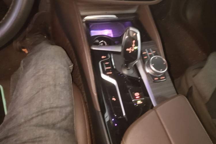 Used BMW 5 Series 2021 Restyled 530Li Leading Edition Luxury Package Gear Lever