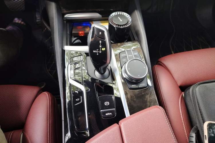 Used BMW 5 Series 2021 530Li Luxury Edition M Sport Package Gear Lever