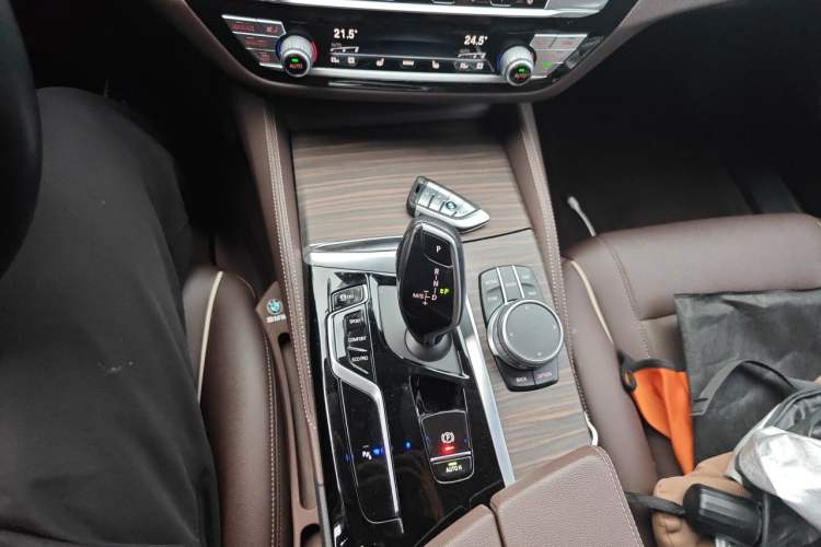 Used BMW 5 Series 2021 Restyled 530Li Leading Edition Luxury Package Gear Lever