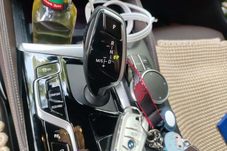 Used BMW 5 Series 2021 Restyled 540i Sport Line with M Sports Package Gear Lever