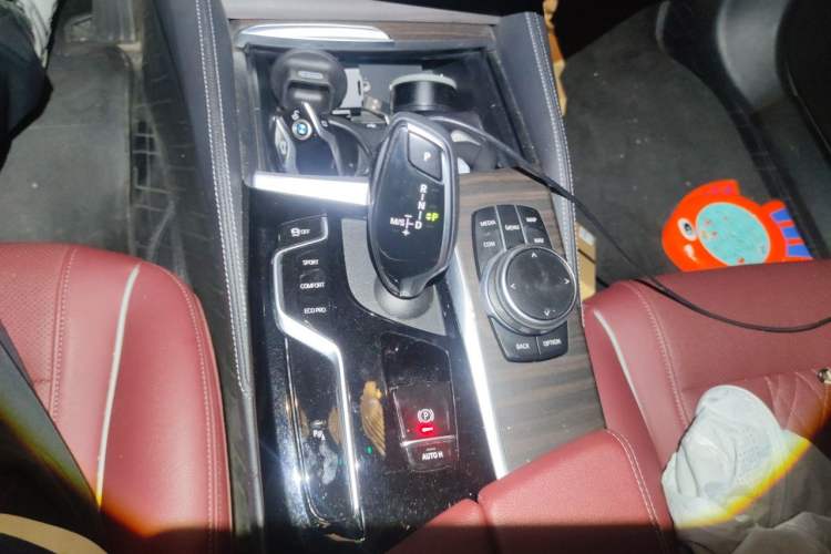 Used BMW 5 Series 2021 Restyled 530Li Leading Edition Luxury Package Gear Lever