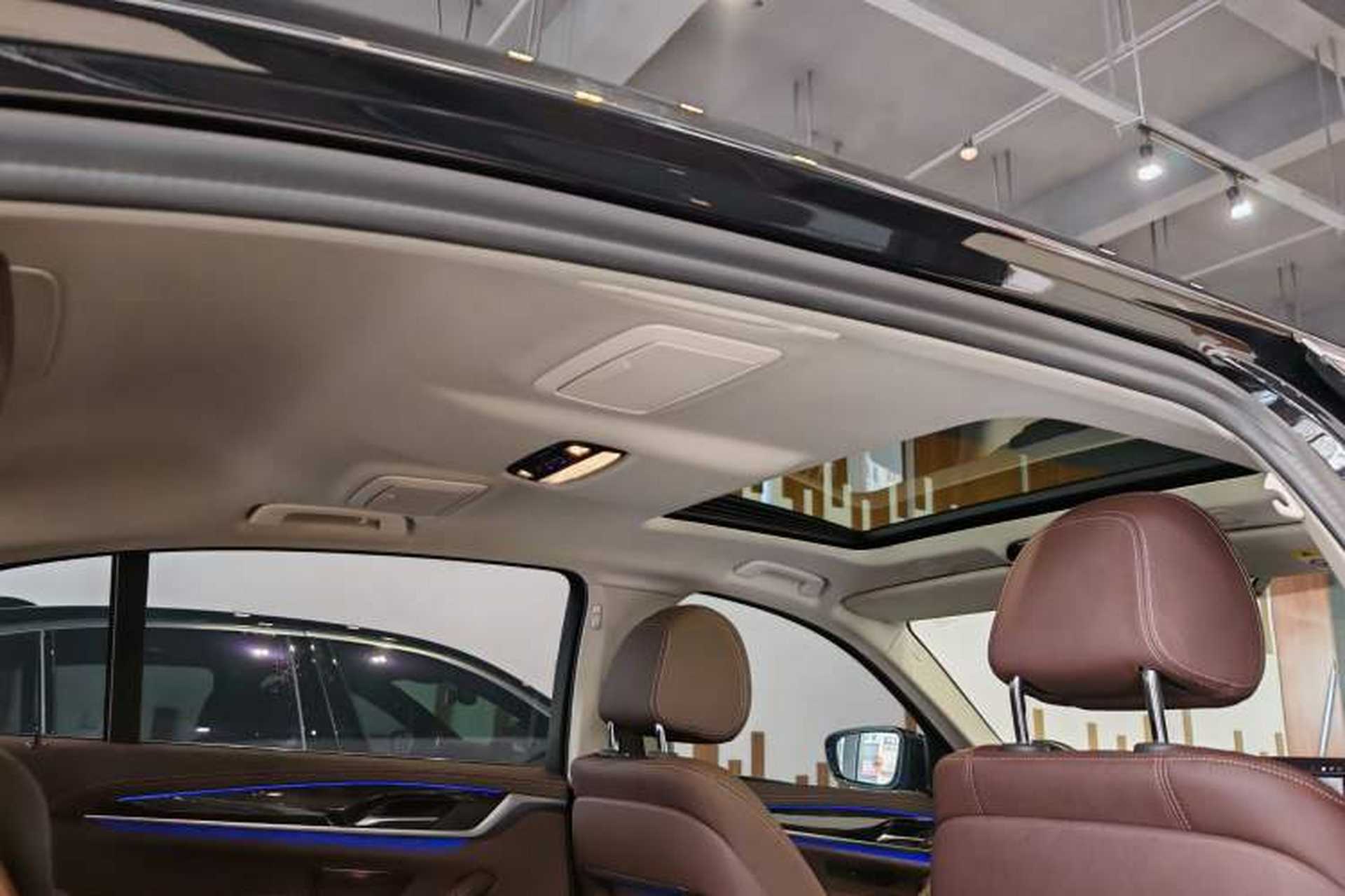 Used BMW 5 Series 2021 525Li Luxury Package Headliner