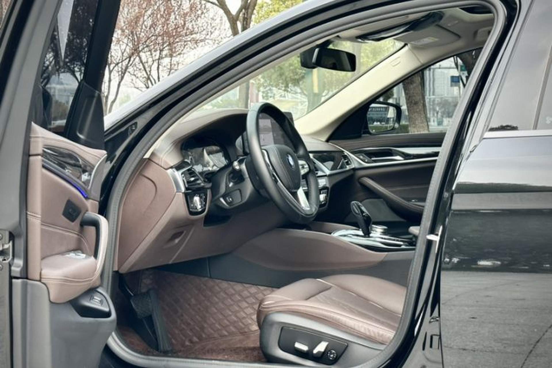 Used BMW 5 Series 2021 525Li Luxury Package Interior 1