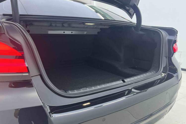 Used BMW 5 Series 2021 530Li Leading Model M Sport Package Interior 10