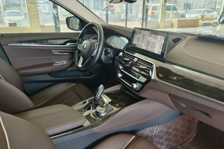 Used BMW 5 Series 2021 525Li Luxury Package Interior 10