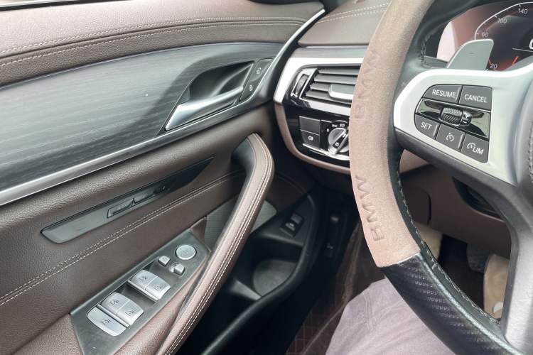 Used BMW 5 Series 2021 Facelifted 530Li Leading Edition M Sport Package Interior 10
