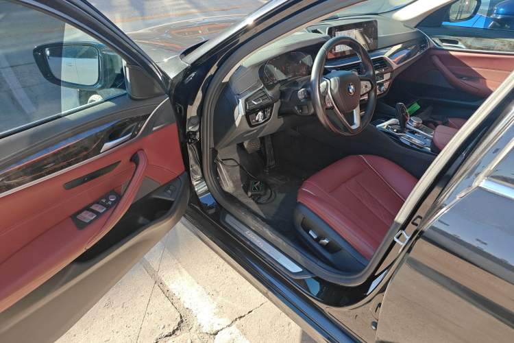 Used BMW 5 Series 2021 Restyled 530Li Leading Edition Luxury Package Interior 3