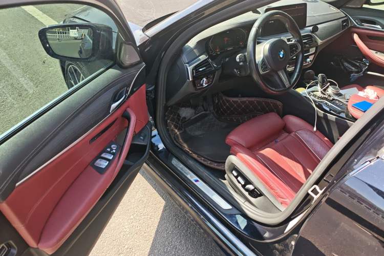 Used BMW 5 Series 2021 Restyled 530Li Luxury Edition M Sport Package Interior 3