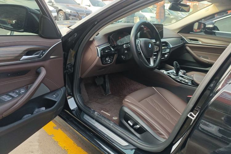 Used BMW 5 Series 2021 Restyled 530Li Leading Edition Luxury Package Interior 3