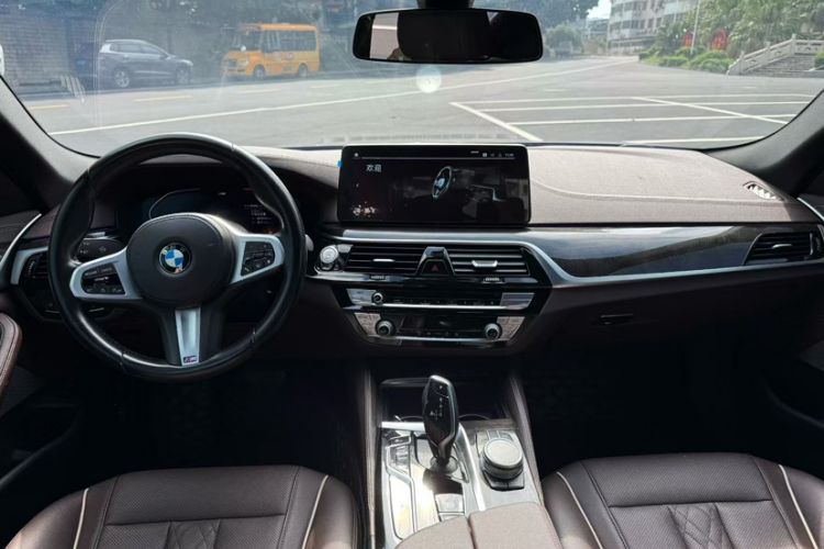 Used BMW 5 Series 2021 Facelifted 525Li M Sport Package Interior 4