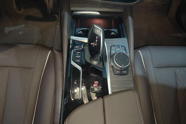 Used BMW 5 Series 2021 Restyled 530Li Leading Edition Luxury Package Interior 6
