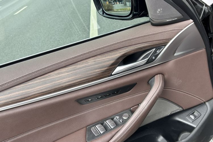 Used BMW 5 Series 2021 530Li Luxury Edition Premium Package Interior 8