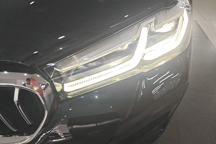 Used BMW 5 Series 2021 Facelifted 530Li Leading Edition M Sport Package Left Front Headlight
