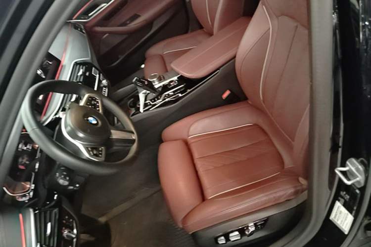 Used BMW 5 Series 2021 Restyled 530Li Luxury Edition M Sport Package Left Front Seat