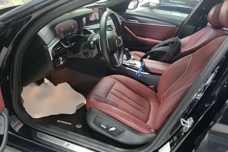 Used BMW 5 Series 2021 Facelifted 530Li Leading Edition M Sport Package Left Front Seat