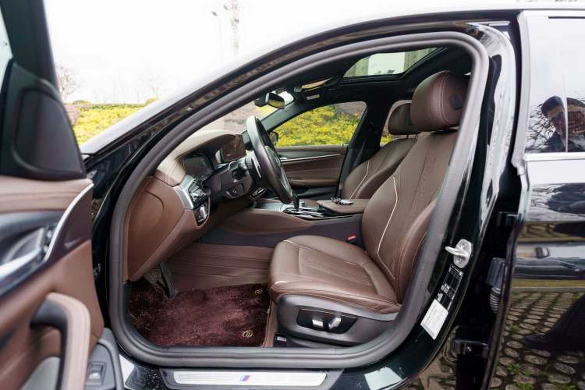 Used BMW 5 Series 2021 Facelifted 530Li Leading Edition M Sport Package Left Front Seat