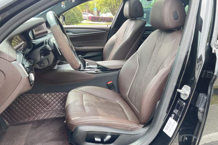 Used BMW 5 Series 2021 Facelifted 530Li Leading Edition M Sport Package Left Front Seat