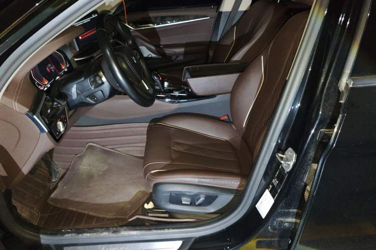 Used BMW 5 Series 2021 525Li Luxury Package Left Front Seat