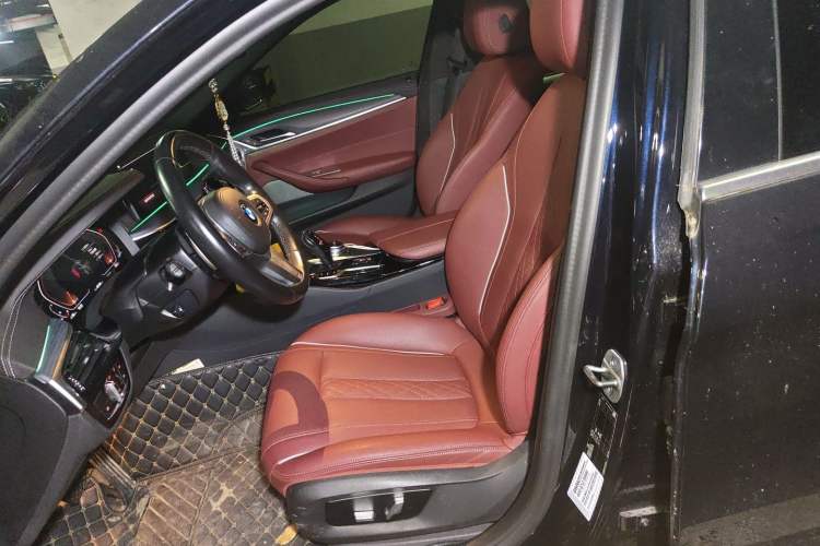 Used BMW 5 Series 2021 Facelifted 530Li Leading Edition M Sport Package Left Front Seat