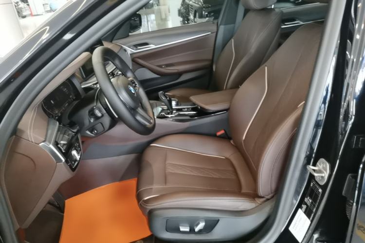 Used BMW 5 Series 2021 Facelifted 530Li Leading Edition M Sport Package Left Front Seat
