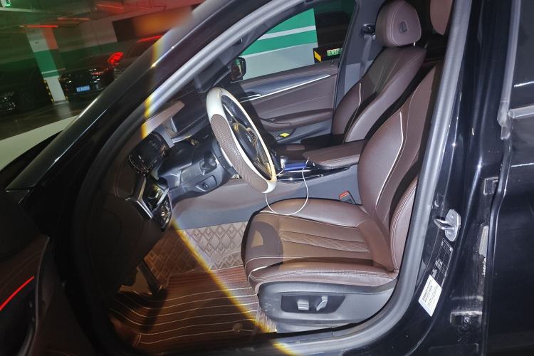 Used BMW 5 Series 2021 Facelifted 530Li Leading Edition M Sport Package Left Front Seat