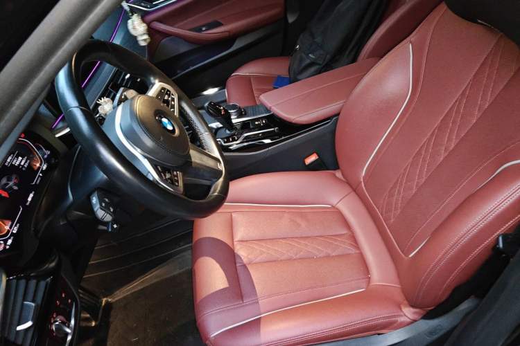 Used BMW 5 Series 2021 Facelifted 530Li Leading Edition M Sport Package Left Front Seat