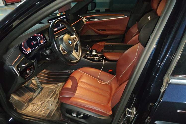 Used BMW 5 Series 2021 Facelifted 530Li Leading Edition M Sport Package Left Front Seat