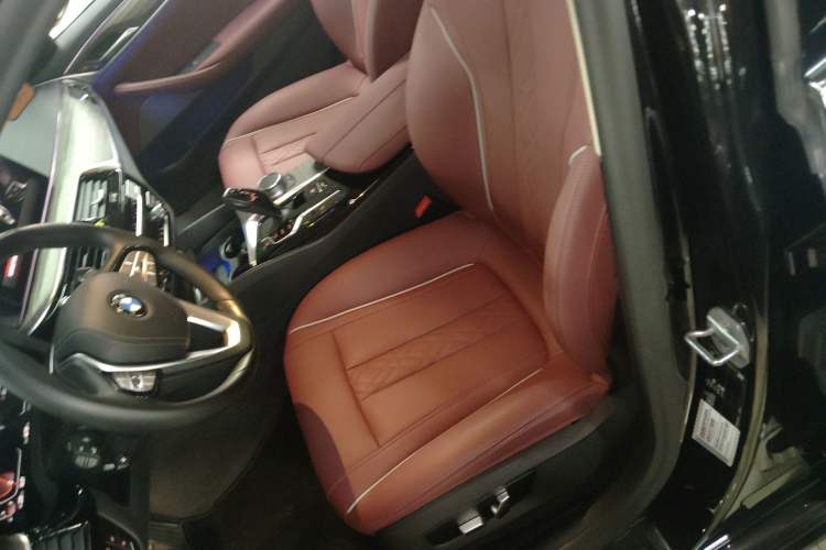 Used BMW 5 Series 2021 530Li Leading Luxury Package Left Front Seat
