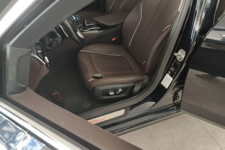 Used BMW 5 Series 2021 530Li Leading Luxury Package Left Front Seat