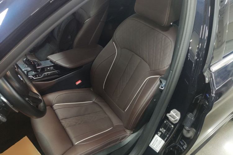 Used BMW 5 Series 2021 Restyled 530Li Luxury Edition M Sport Package Left Front Seat
