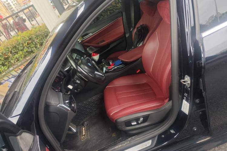 Used BMW 5 Series 2021 Facelifted 530Li Leading Edition M Sport Package Left Front Seat
