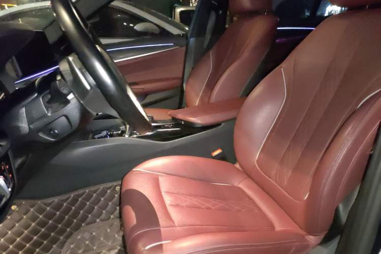 Used BMW 5 Series 2021 Facelifted 530Li Leading Edition M Sport Package Left Front Seat