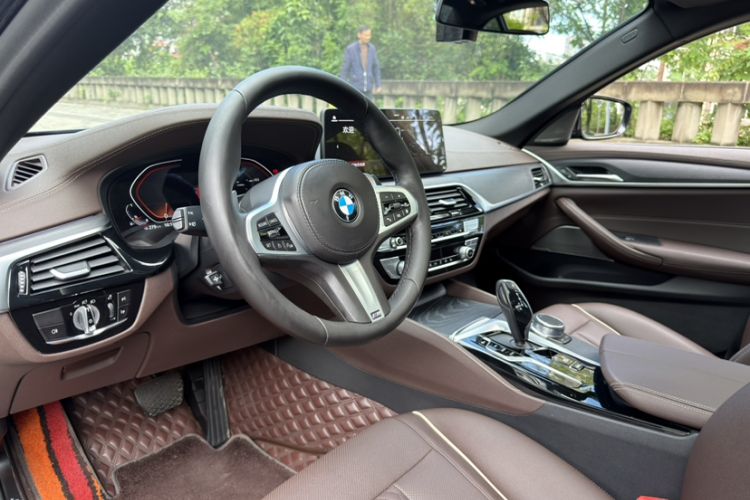 Used BMW 5 Series 2021 530Li Leading Model M Sport Package Left Front Seat