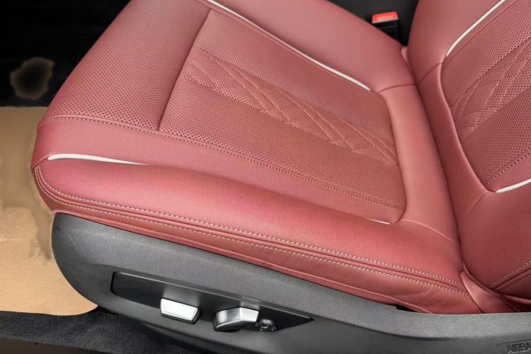 Used BMW 5 Series 2021 Facelifted 530Li Leading Edition M Sport Package Left Front Seat