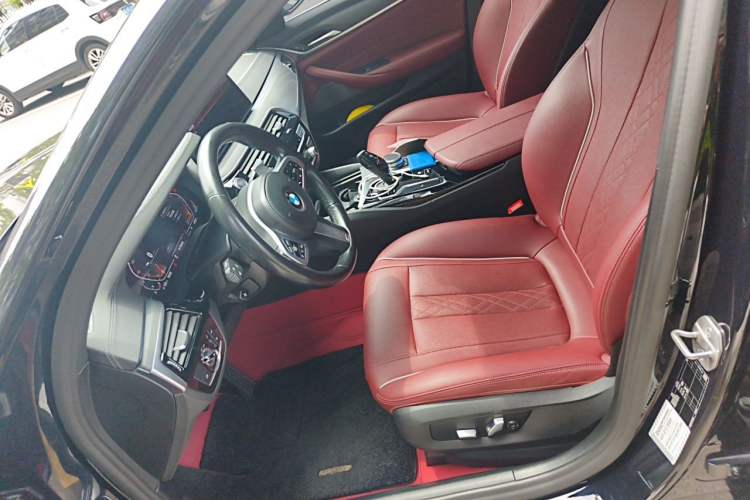 Used BMW 5 Series 2021 Facelifted 530Li Leading Edition M Sport Package Left Front Seat