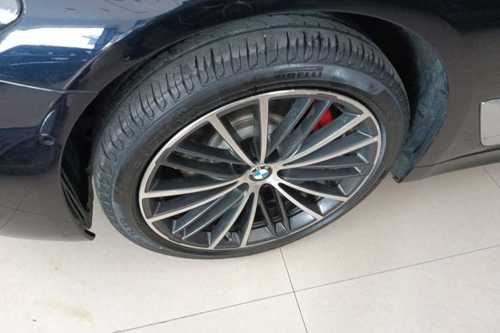 Used BMW 5 Series 2021 530Li Leading Model M Sport Package Left Front Wheel Hub