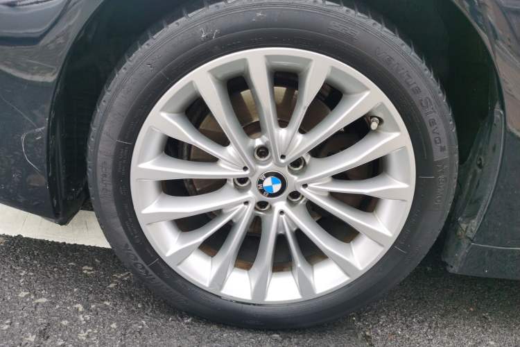 Used BMW 5 Series 2021 525Li Luxury Package Left Front Wheel Hub