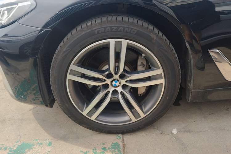 Used BMW 5 Series 2021 530Li Leading Luxury Package Left Front Wheel Hub