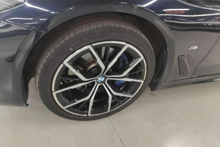 Used BMW 5 Series 2021 530i M Sport Package Left Front Wheel Hub