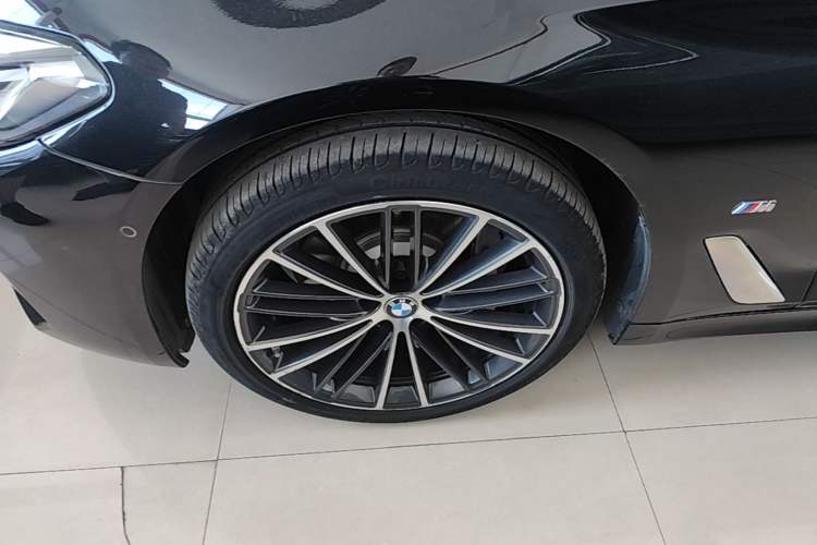 Used BMW 5 Series 2021 530Li xDrive M Sport Package Left Front Wheel Hub