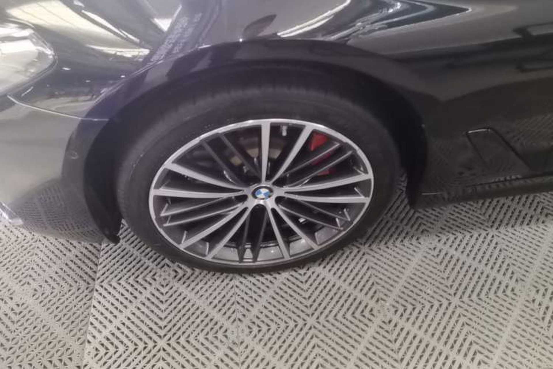 Used BMW 5 Series 2021 Facelifted 530Li Leading Edition M Sport Package Left Front Wheel Hub