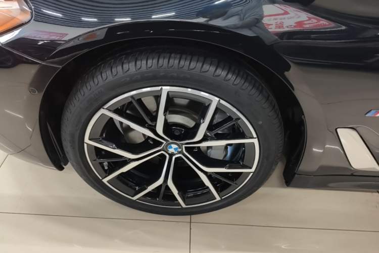 Used BMW 5 Series 2021 Restyled 530Li Luxury Edition M Sport Package Left Front Wheel Hub