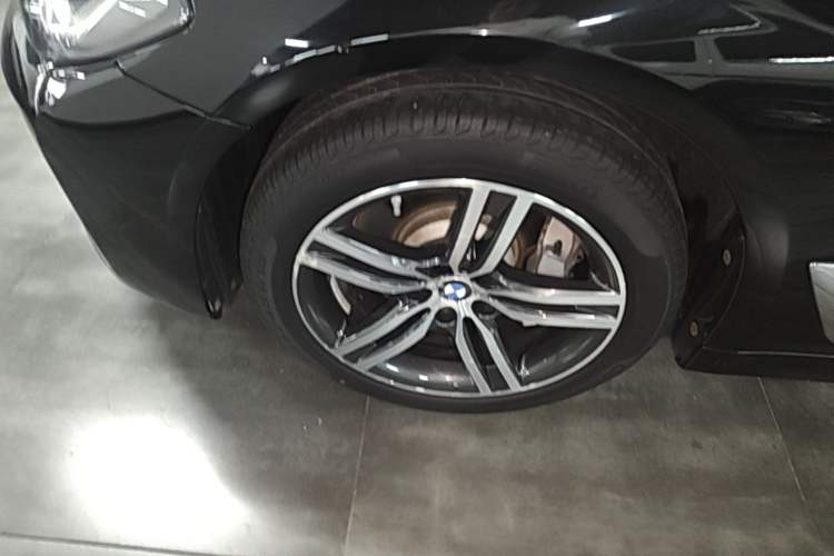 Used BMW 5 Series 2021 530Li Leading Luxury Package Left Front Wheel Hub
