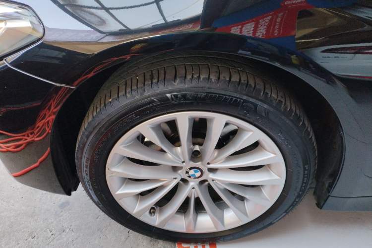 Used BMW 5 Series 2021 525Li Luxury Package Left Front Wheel Hub