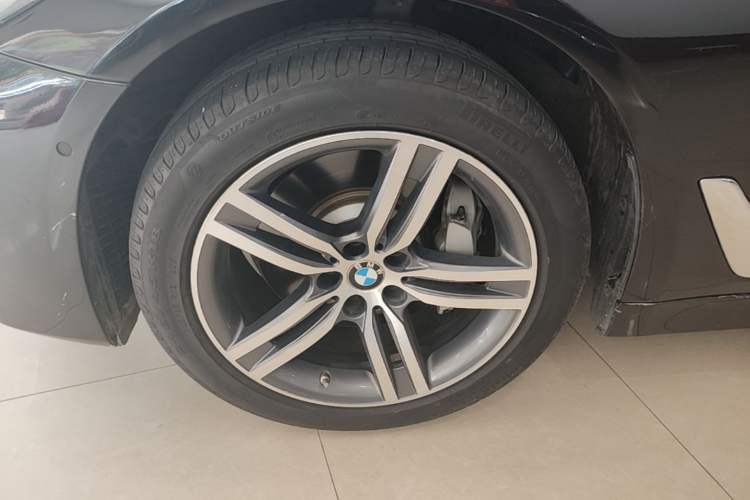 Used BMW 5 Series 2021 Restyled 530Li Leading Edition Luxury Package Left Front Wheel Hub