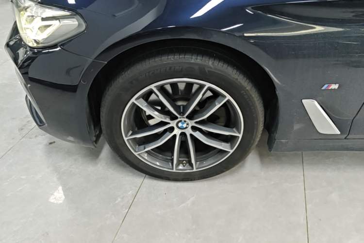 Used BMW 5 Series 2021 525Li M Sport Package Left Front Wheel Hub